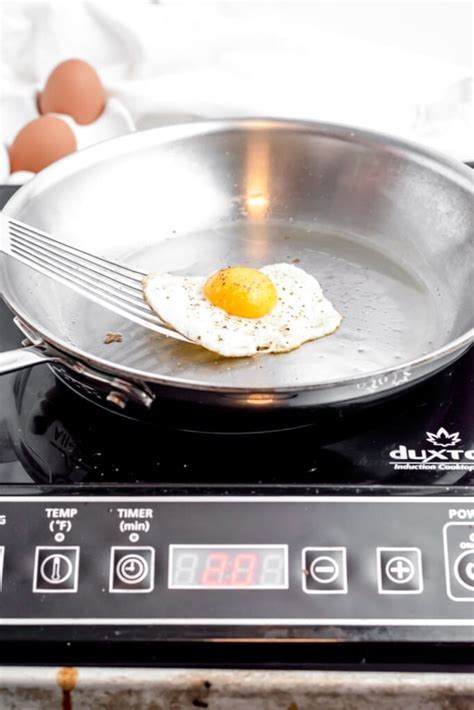 Fried Egg With Perfect Runny Egg Yolk The Practical Kitchen