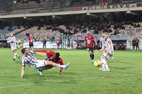 La Juve Ng Passa Ai Rigori Il Foggia Calcio Steso Da Huijsen