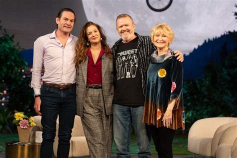 Drew Barrymore Hosts E T Reunion For Film S Th Anniversary