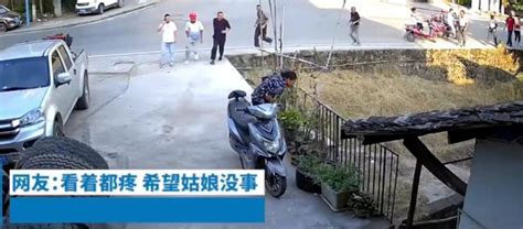 女子骑电瓶车失控受伤 骑车下坡时电动车突然失控直接冲进路边一户人家中华网