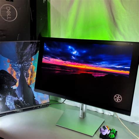 Unboxing and first impressions of the huge Dell UltraSharp 32 4K HDR ...