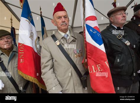 Les anciens combattants lors d une cérémonie commémorant la fin de la