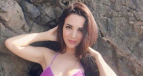 Rosángela Espinoza cautiva en su Instagram oficial con sexy bikini