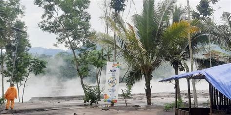 Jembatan Tertutup Lahar Hujan Gunung Semeru Warga Sumberlangsep