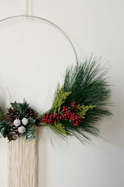 DIY Modern Christmas Wreath