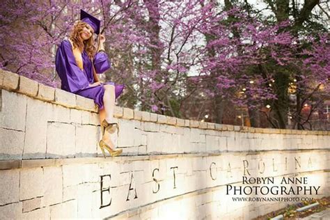 Pin By Madison Rudick On S E N I O R Graduation Picture Poses