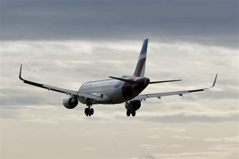 Airbus A320 200 Eurowings Europe Malta 9H EWD Approaching Flickr