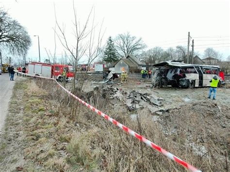 Tragiczny wypadek w powiecie świeckim Szkolny autobus zderzył się z