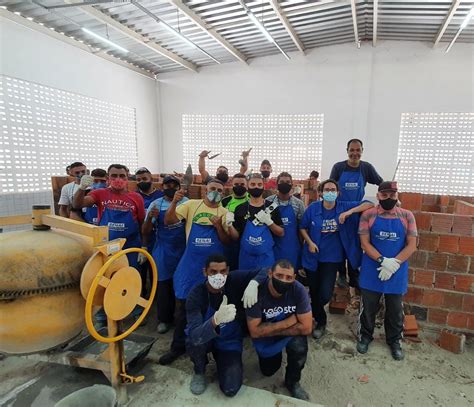 Egressos do sistema prisional recebem capacitação em curso de pedreiro