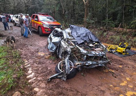 El Ciclón Que Avanza Por El Sur De Brasil Deja Al Menos Cinco Muertos Y