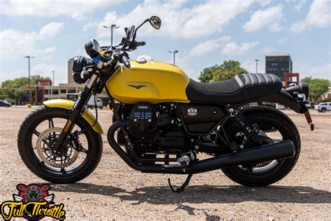 New 2022 Moto Guzzi V7 Stone Giallo Metallico