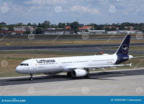 Lufthansa Plane Doing Taxi On Taxiway Editorial Stock Image Image Of