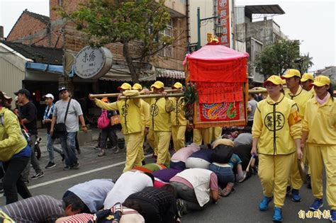 白沙屯媽祖跨越濁水溪北返 西螺大橋萬人鑽動 雲林縣 自由時報電子報