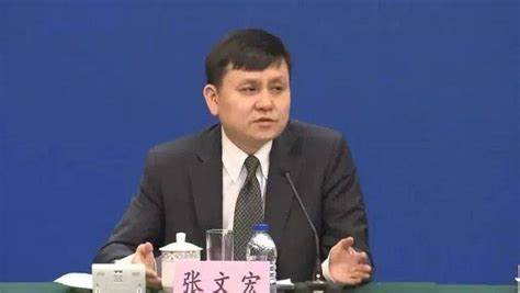 张文宏：我感染过，症状很轻 救治 重症 治疗 张文宏钟南山被一些“大v”攻击，媒体发声 防疫 社会 中国 张文宏：奥密克戎引起重症肺炎的比例低 病人 德尔塔 病毒