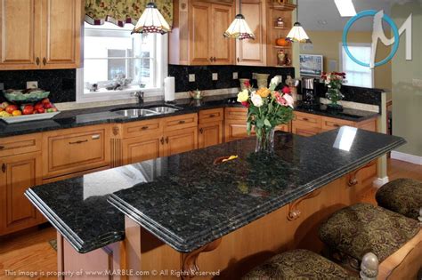 Uba Tuba Granite With Light Hioney Oak Cabinets Honey Oak Kitchen