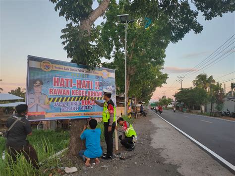 Satlantas Lotim Pasang Spanduk Imbau Cegah Kecelakaan