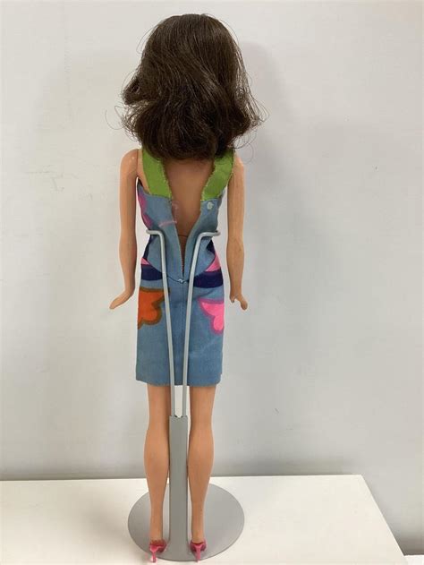 Lot BEAUTIFUL TNT BRUNETTE FLIP BARBIE W SUNFLOWERS OUTFIT