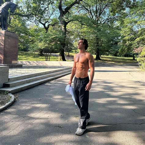 See Pics Of Too Hot To Handle Season 5 S Alex And His Girlfriend Here Cosmopolitan Middle East