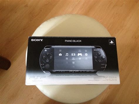 SONY PSP 2004 Piano Black Sva Oprema 5 Originalnih Igrica