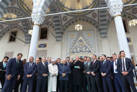 Cumhurbaşkanı Erdoğan cami açılışında konuştu