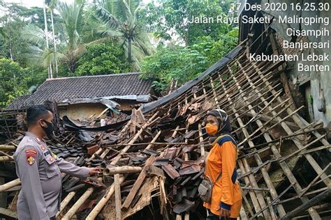 Puluhan Rumah Di Lebak Rusak Karena Puting Beliung ANTARA News