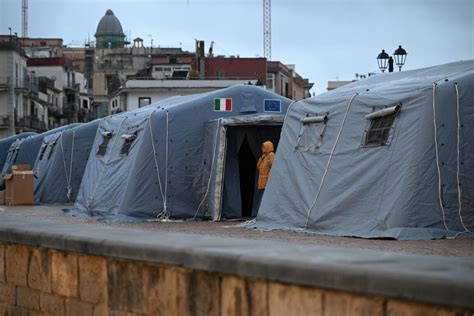 Cosa Succede A Campi Flegrei Dopo La Notte Di Forti Scosse Evacuato