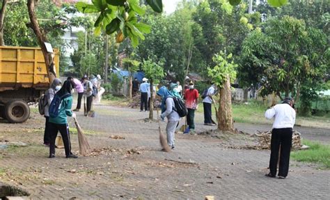 Aksi Peduli Lingkungan Di Pasar Kuripan Dinas Kesehatan Kota