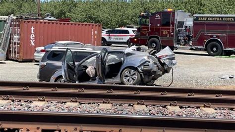 3 Dead After Amtrak Train Collides With Car Near Brentwood Ktvu Fox 2