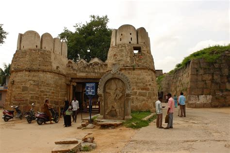 Journeys across Karnataka: Penukonda fort ruins