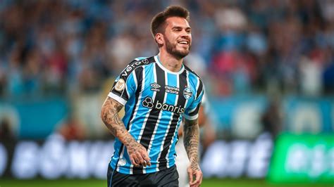 Nathan Surpreende Em Retorno E Visa Titularidade No Grêmio