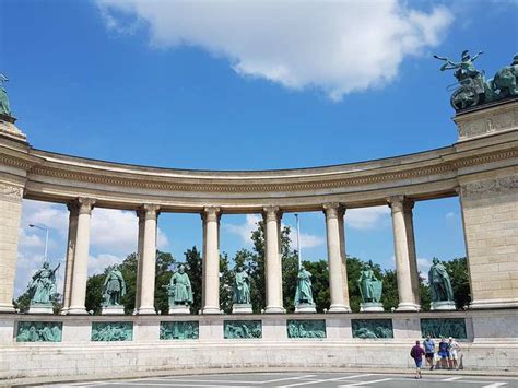 Hősök Tere Heldenplatz And Milleniumsäule Budapest Wanderungen Und