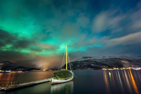 Northern Lights Chase by Boat from Tromso