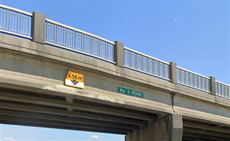 Hwy 1 Overpass Hit By Truck Load In Abbotsford Citynews Vancouver