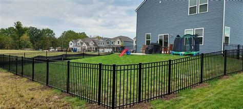 4 Things Homeowners Need To Know About Aluminum Fencing In