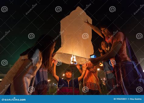 Launching sky lanterns editorial photo. Image of night - 99605801