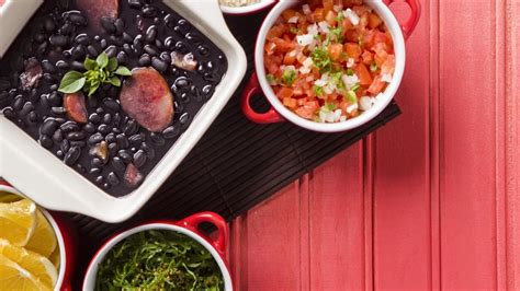 Como surgiu a feijoada? Historiadoras compartilham detalhes sobre ...