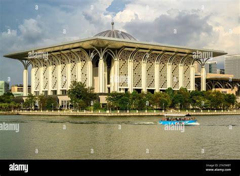 Tuanku Mizan Zainal Abidin Mosque Putrajaya Malaysia Stock Photo Alamy