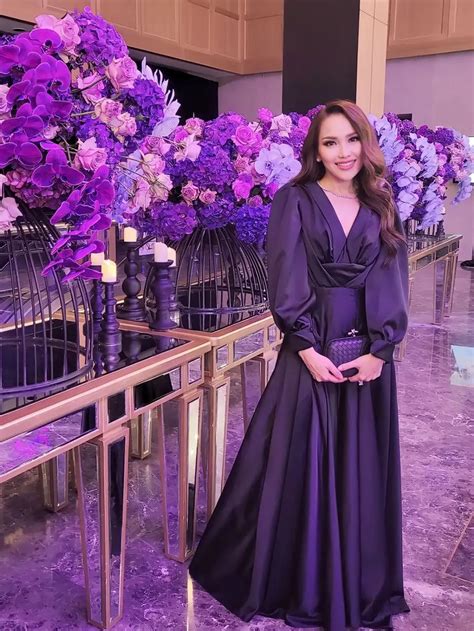 Potret Ayu Ting Ting Dengan Gaun Hitam Di Pernikahan Kevin Sanjaya