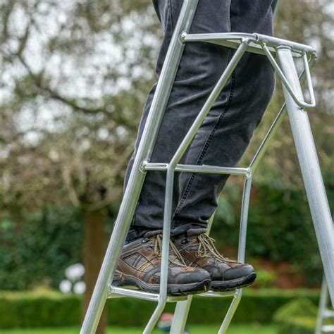 8 Platform Tripod Ladder With 3 Adjustable Legs Henchman