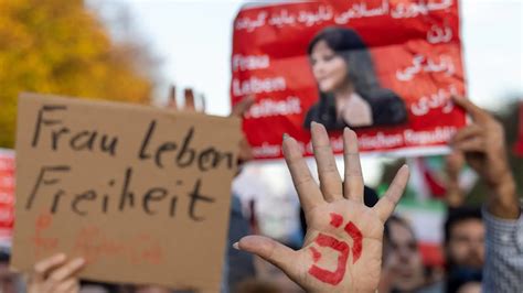 Proteste Im Iran Schweigen Ist Gewalt Junge Frauen Aus Hannover