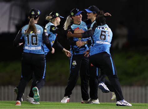 Adelaide Strikers players celebrate | ESPNcricinfo.com