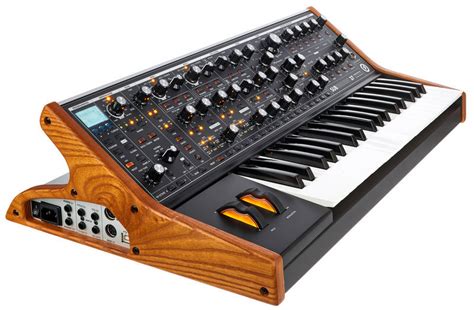 Moog Subsequent 37 | MUSOTEC EN