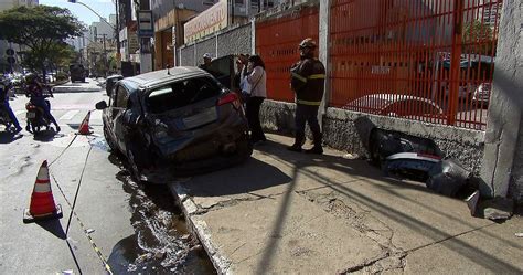 Caminhão perde freio e atinge carros em avenida de Juiz de Fora Zona