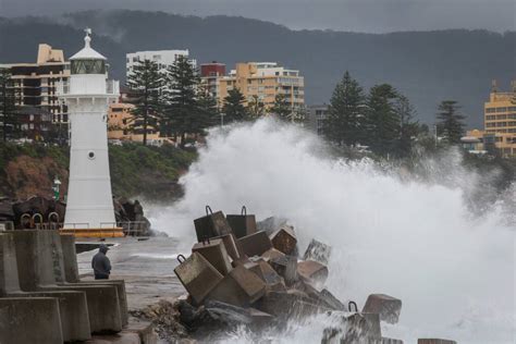 Video Photos Wild Weather Wallops Wollongong Illawarra Mercury