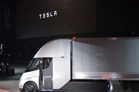 Teslas All Electric Semi Truck Aims To Disrupt Transport The Citizen