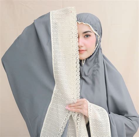 10 Must Have Prayer Clothes For Every Muslim Womans War