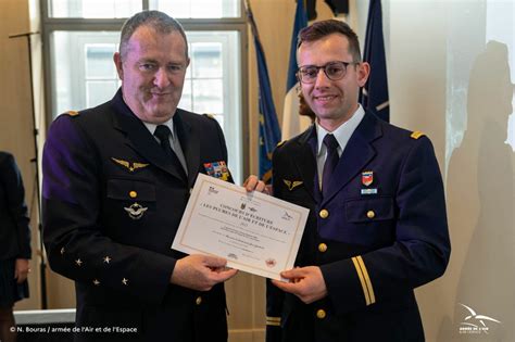 Remise des prix du concours décriture Plumes de lAir et de lEspace