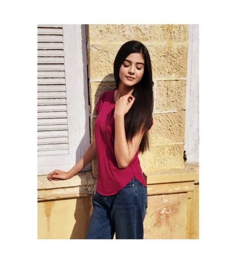 Hot Sexy Zainab Shabbir Bikini Pics