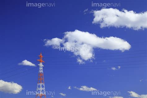 【紅白の鉄塔と送電線と雲】の画像素材50035647 写真素材ならイメージナビ