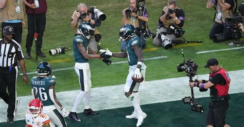 A.J. Brown grabs a highlight-reel touchdown for the Eagles to seize the ...